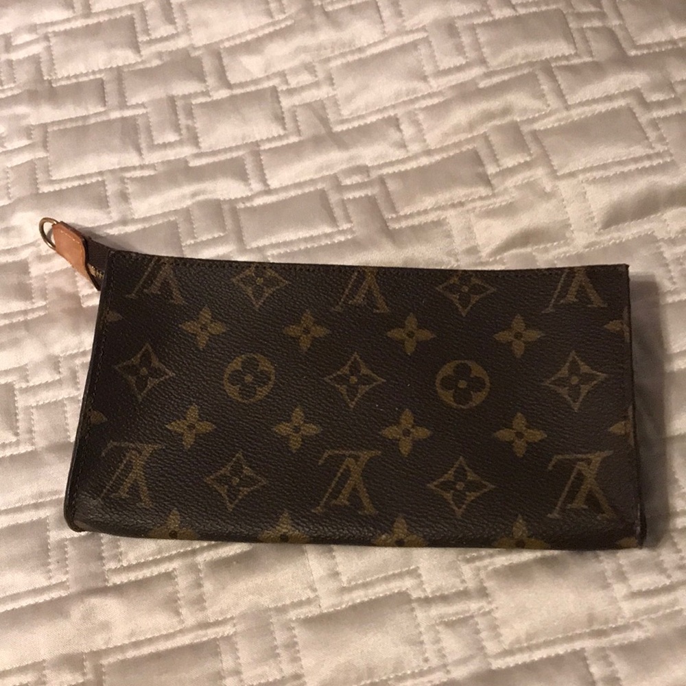 Authentic Louis Vuitton Pouchette